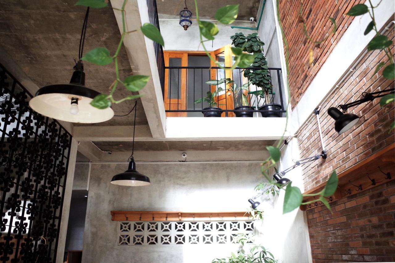 Pawon Cokelat Guesthouse Yogyakarta Exterior photo