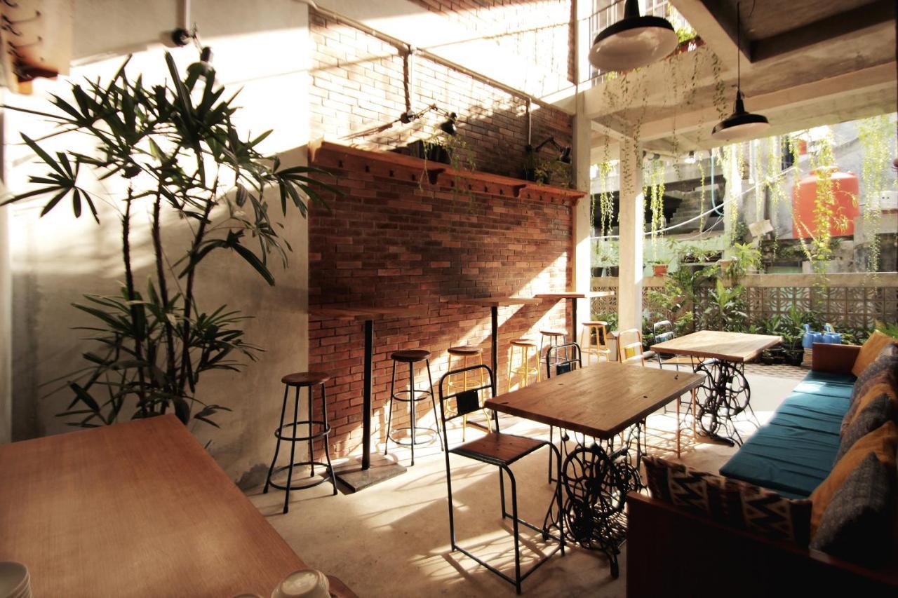 Pawon Cokelat Guesthouse Yogyakarta Exterior photo
